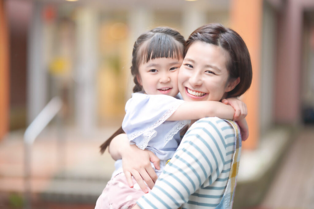 笑顔の親子イメージ